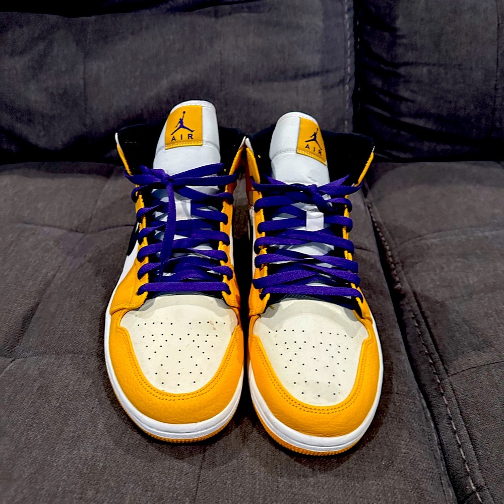 Air Jordan 1 Mids "Lakers" Size 12 VNDS